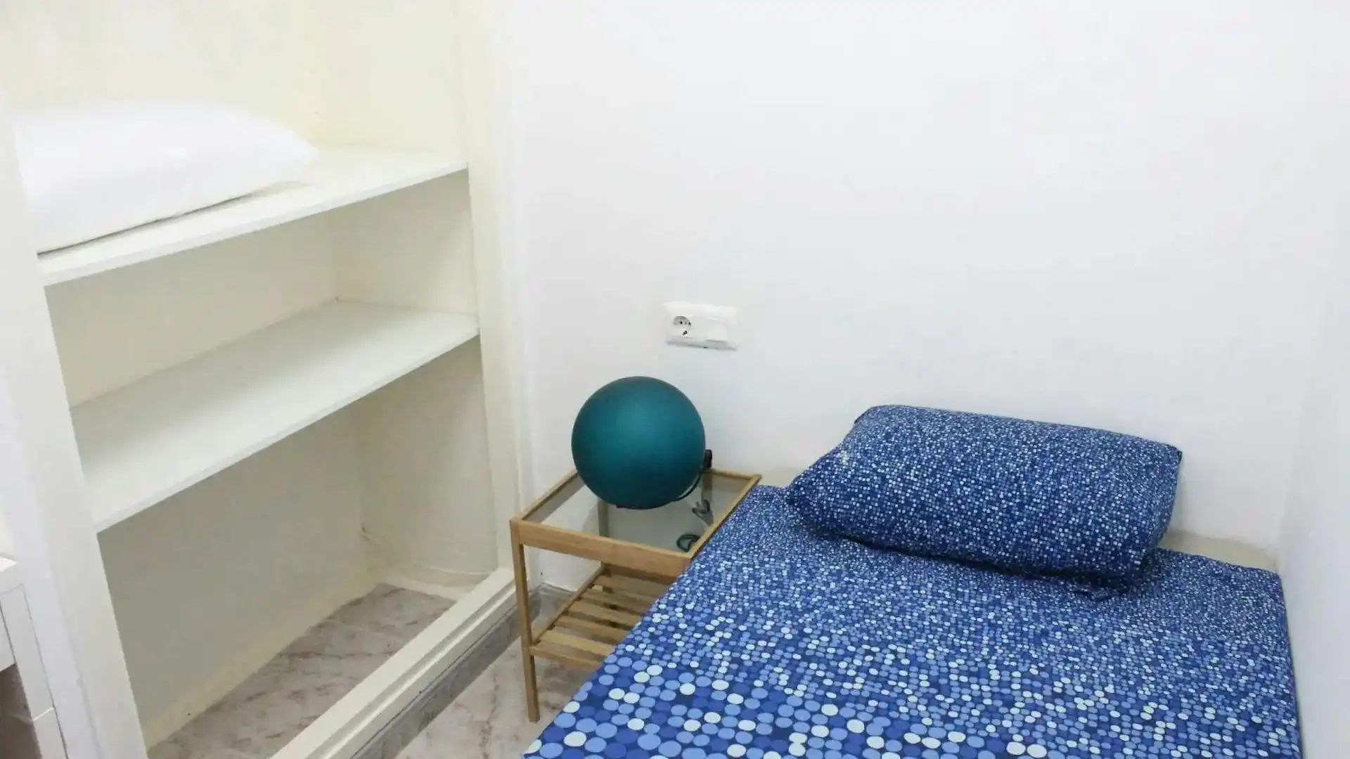 Bedroom of Flat for share in Barcelona  with Furnished and Washing machine