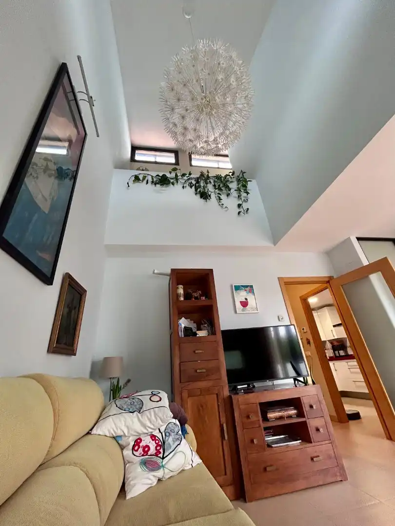 Sala de estar de Casa adosada en venta en Valladolid con Aire acondicionado, Calefacción y Jardín privado
