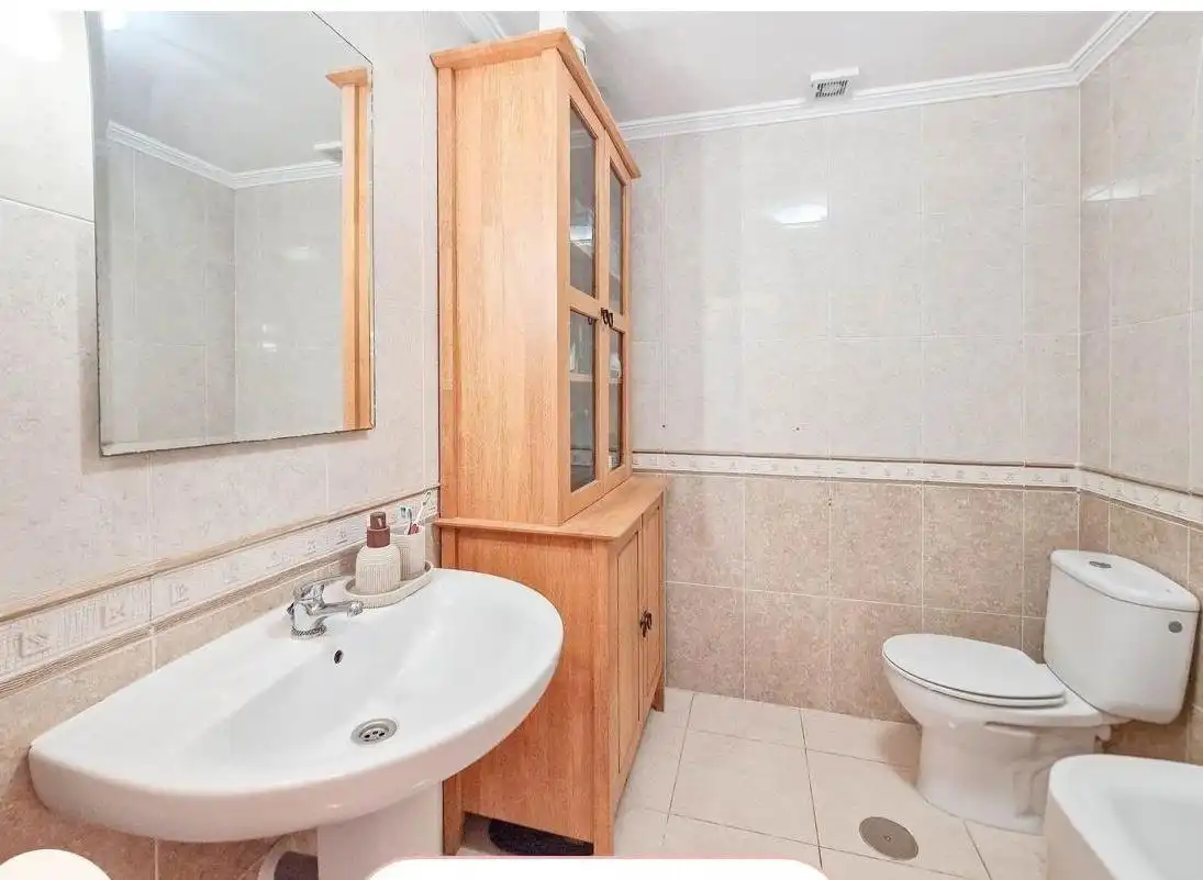 Bany de Apartament en venda en Orihuela amb Aire condicionat, Jardí privat i Piscina