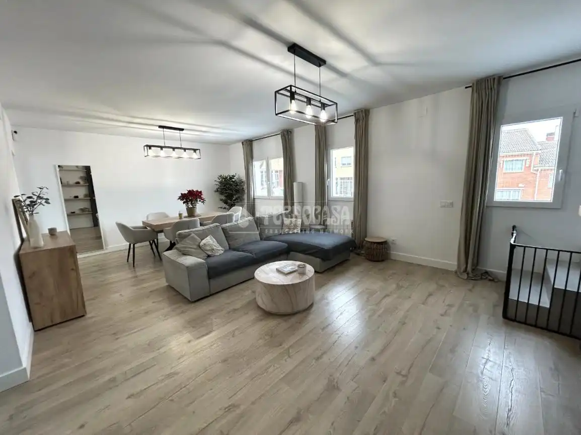Sala de estar de Casa o chalet en venta en Villalbilla con Calefacción y Piscina