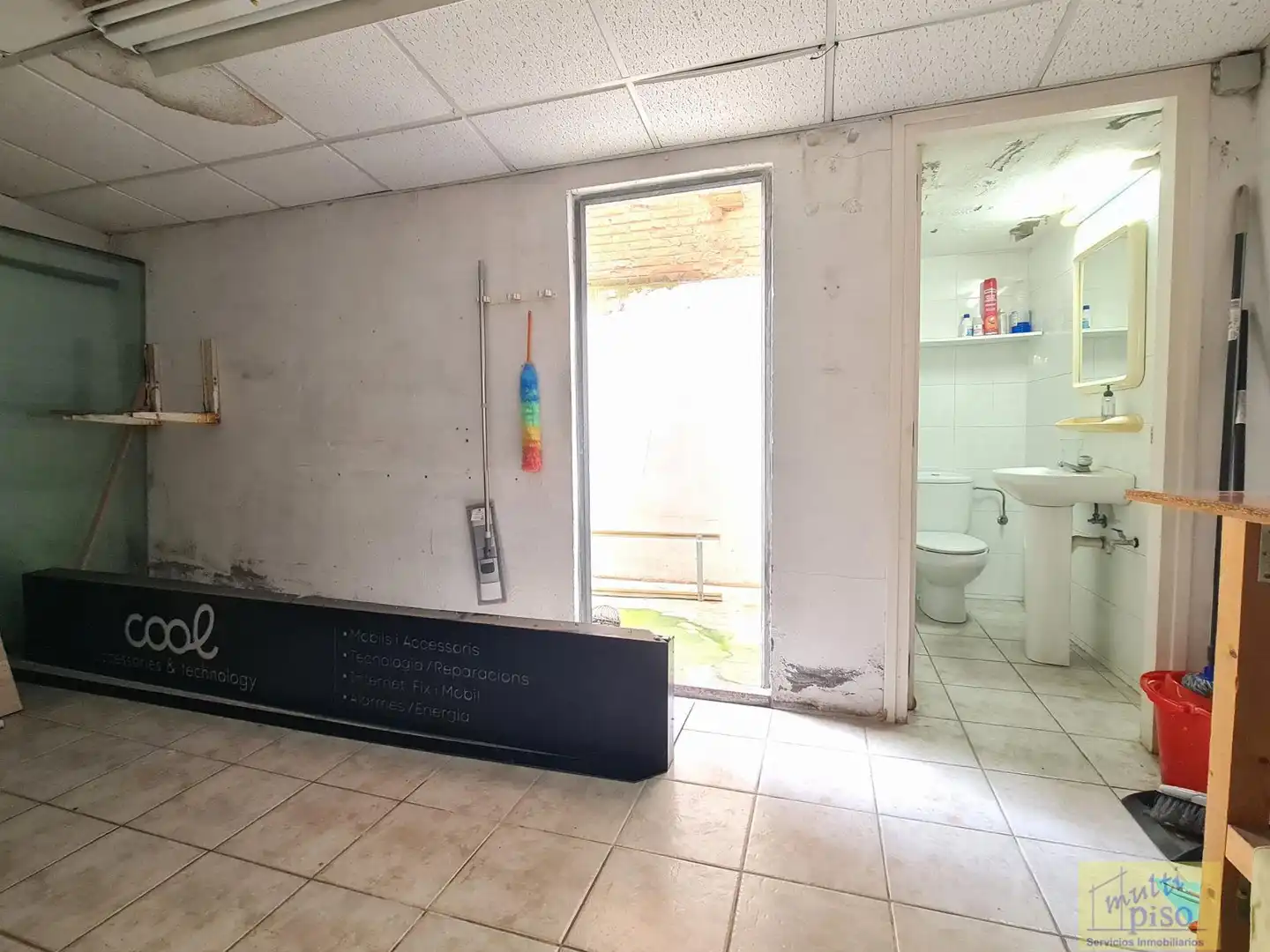 Local en venta en Cornellà de Llobregat con Aire acondicionado y Terraza
