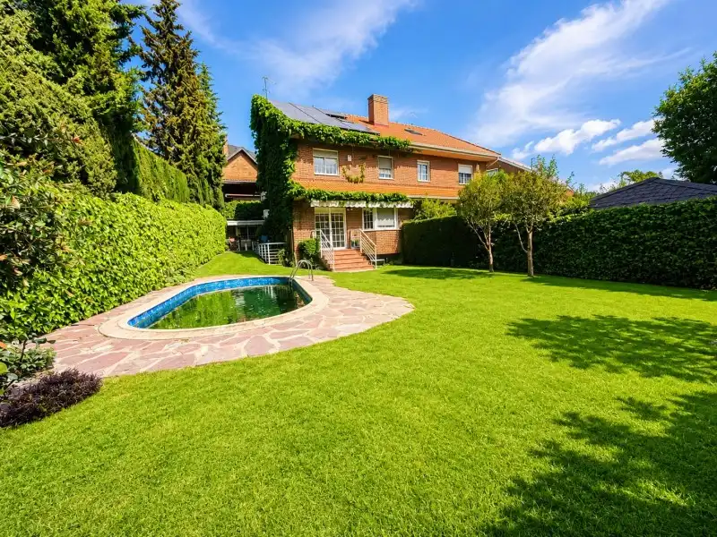 Garten von Haus oder Chalet zum Verkauf in Torrelodones mit Klimaanlage, Heizung und Terrasse