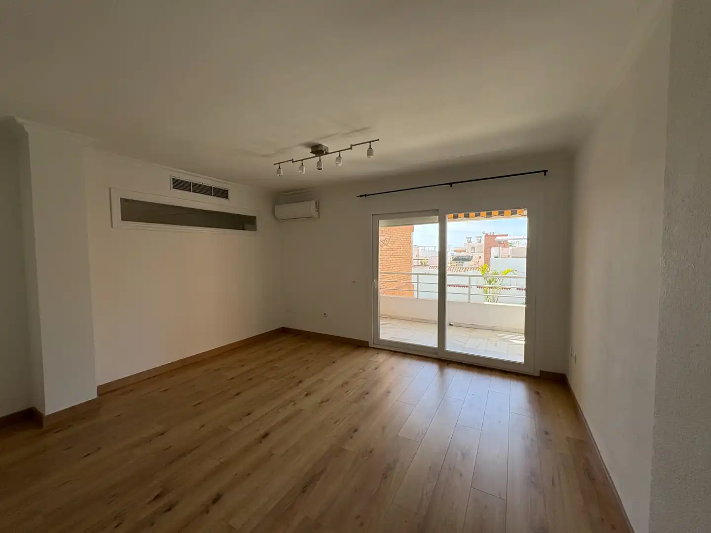 Wohnzimmer von Wohnung zur Miete in Málaga mit Gemeinschaftspool