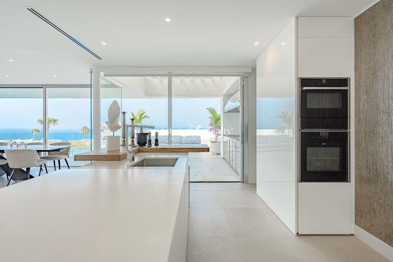 Kitchen of House or chalet for sale in Adeje  with Air Conditioner, Terrace and Swimming Pool