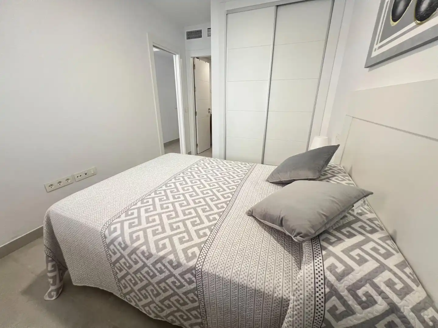 Dormitori de Apartament de lloguer en Fuengirola amb Aire condicionat, Calefacció i Terrassa