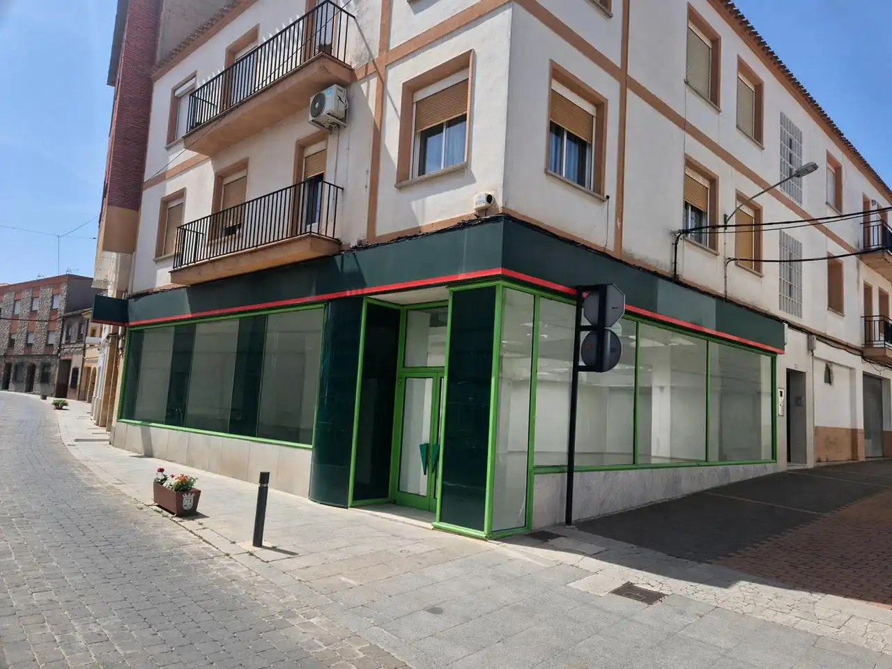 Locale commerciale in vendita a Amos Olivares