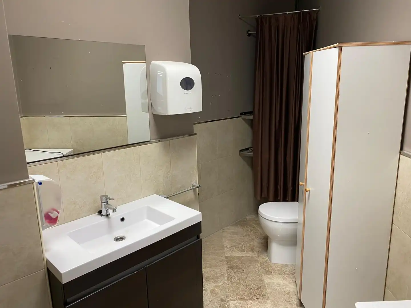 Baño de Local de alquiler en Elche / Elx con Aire acondicionado y Amueblado