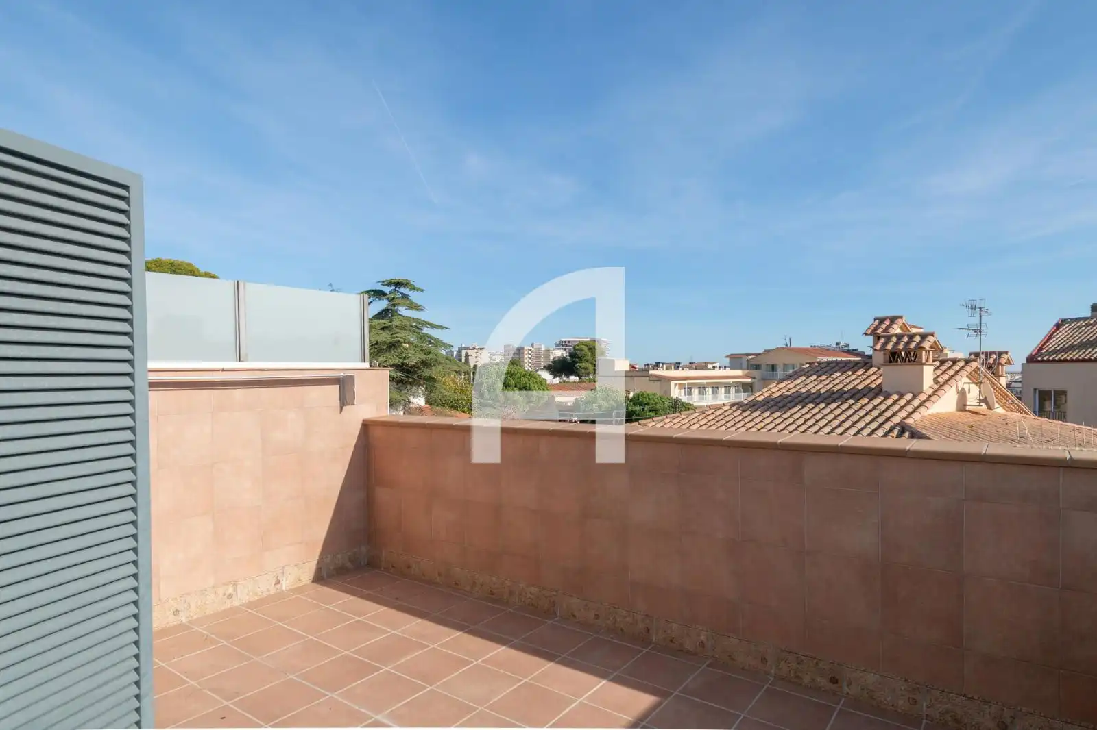 Terrasse von Einfamilien-Reihenhaus zum Verkauf in Castell d'Aro, Platja d'Aro i s'Agaró mit Klimaanlage, Privatgarten und Terrasse
