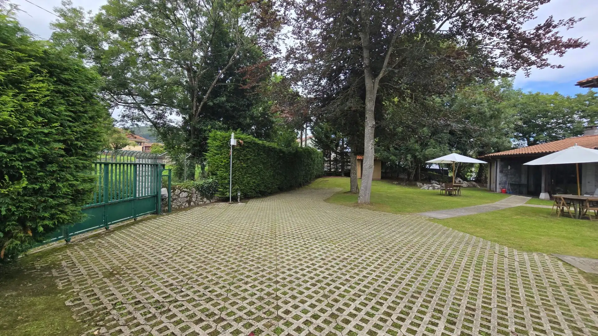 Jardí de Casa o xalet en venda en Llanes amb Calefacció, Jardí privat i Piscina