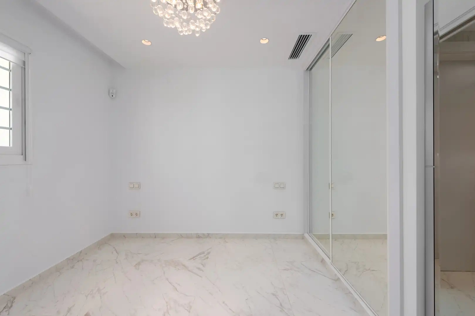 Casa adosada en venta en Marbella con Aire acondicionado, Jardín privado y Terraza
