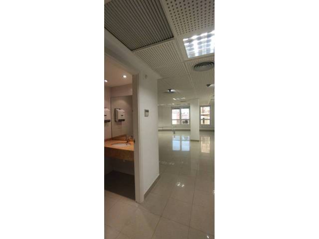 Local comercial en Alquiler en Congost - Santa Caterina