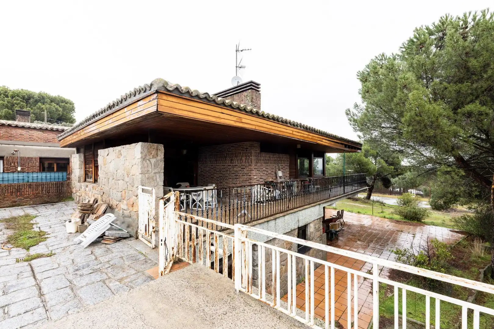 Vista exterior de Casa o xalet en venda en Torrelodones amb Calefacció, Jardí privat i Terrassa