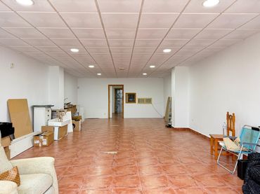 Locale commerciale in vendita a Zona de la Vega