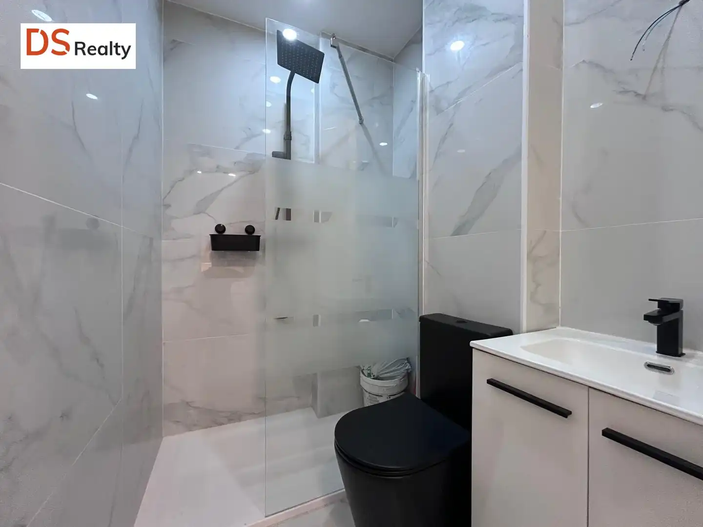 Ground floor with lift for sale in Calle ARTISTAS, imagen 8