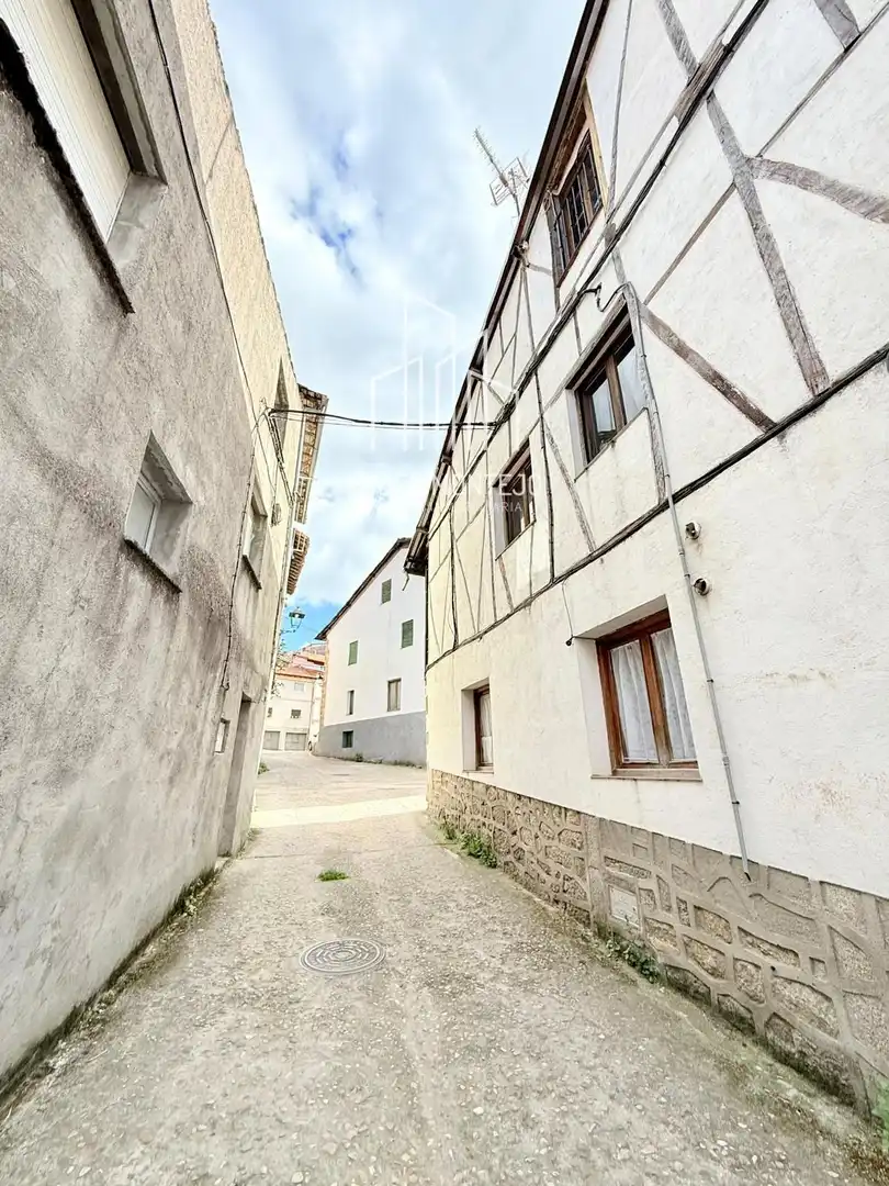 Vista exterior de Casa o xalet de lloguer en San Esteban de la Sierra amb Aire condicionat, Calefacció i Terrassa