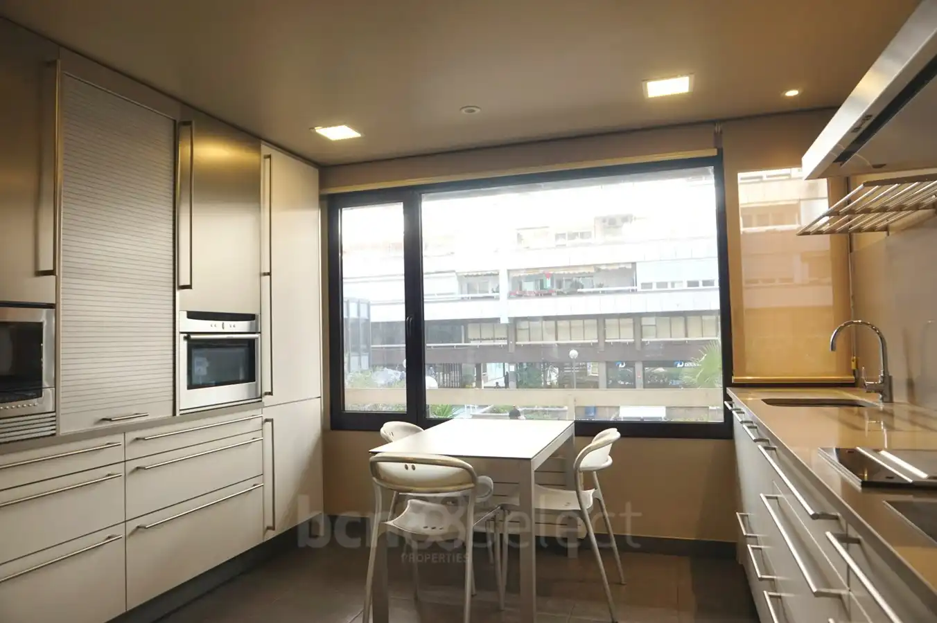 Cuina de Pis en venda en Barcelona amb Aire condicionat, Calefacció i Parquet