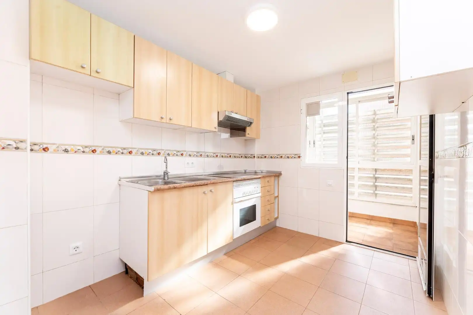 Cocina de Piso de alquiler en Madrid con Calefacción, Parquet y Terraza