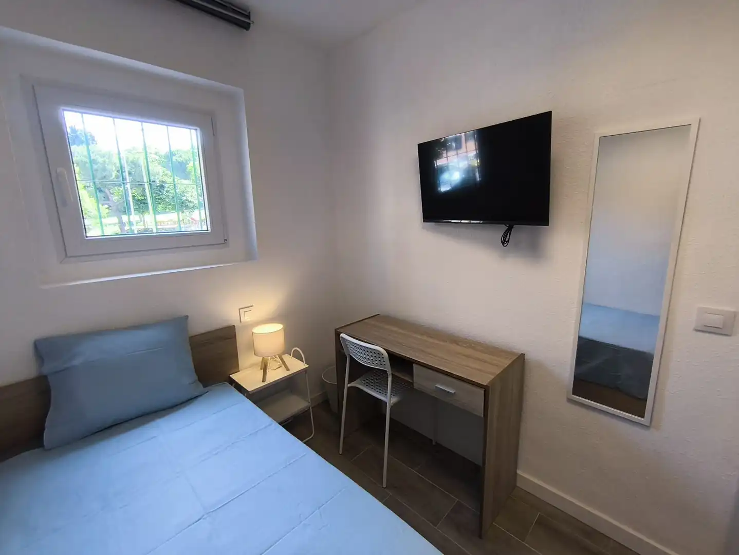 Bedroom of Flat for share in Madrid  with Heating, Furnished and Washing machine