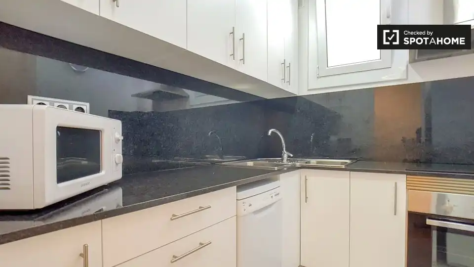 Cocina de Apartamento para compartir en Barcelona con Aire acondicionado, Calefacción y Terraza