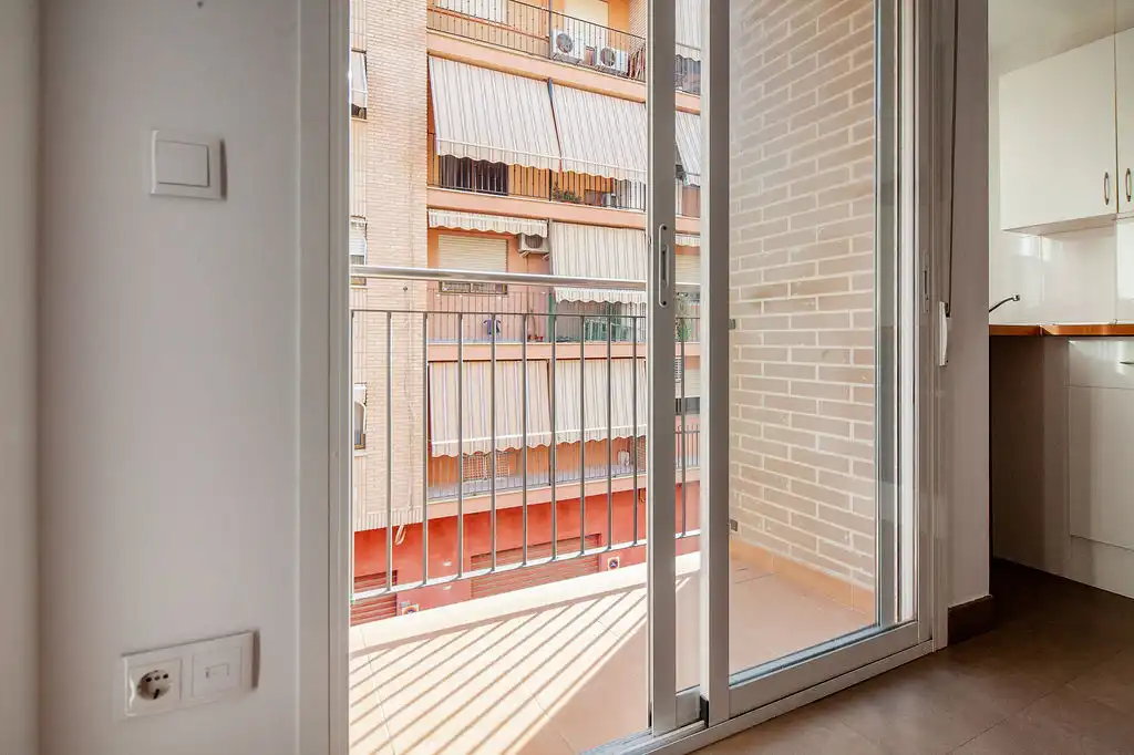 Wohnung mit Terrasse zum Verkauf in Carrer del Poeta Llorente, imagen 2