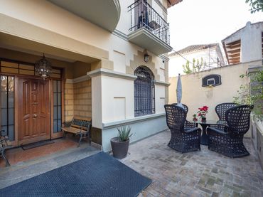Villa con balcone in vendita a Genil