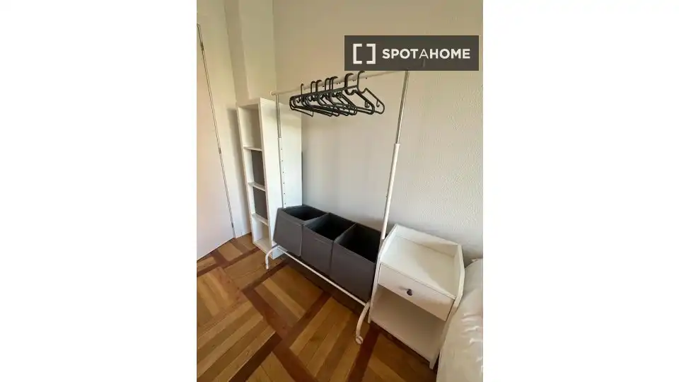 Bedroom of Flat for share in Retiro