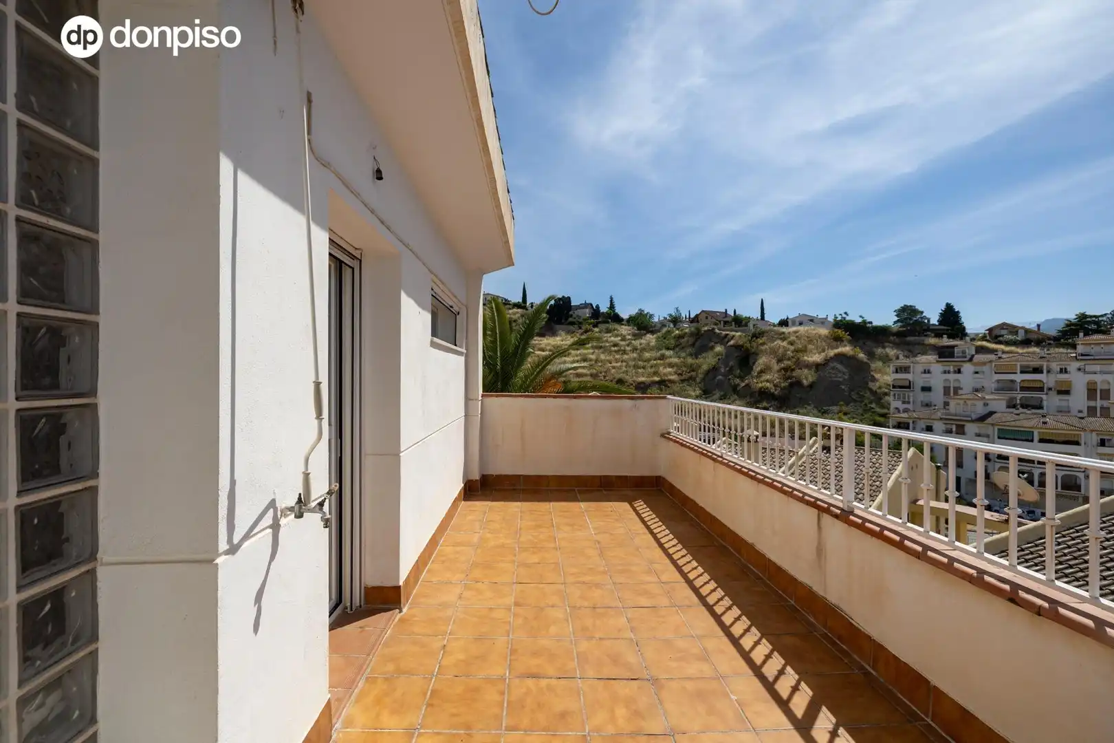 Casa aparellada amb terrassa en venda a MARIA PINET 10, imagen 42