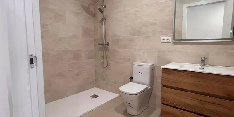 Baño de Piso en venta en L'Hospitalet de Llobregat con Terraza