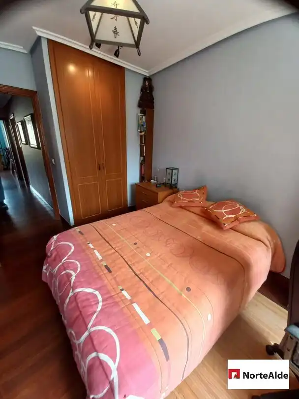 Habitación de Piso en venta en Barakaldo  con Calefacción, Trastero y Balcón