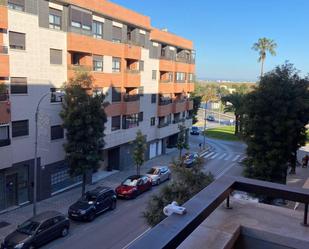 Vista exterior de Pis en venda en Montequinto amb Aire condicionat, Jardí privat i Terrassa