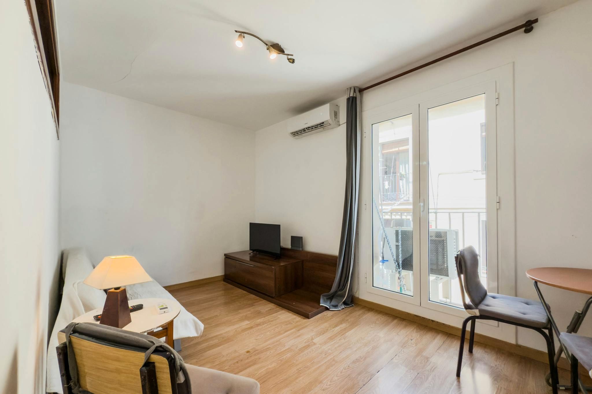 Habitación de Piso de alquiler en  Barcelona Capital con Aire acondicionado, Lavadora y TV