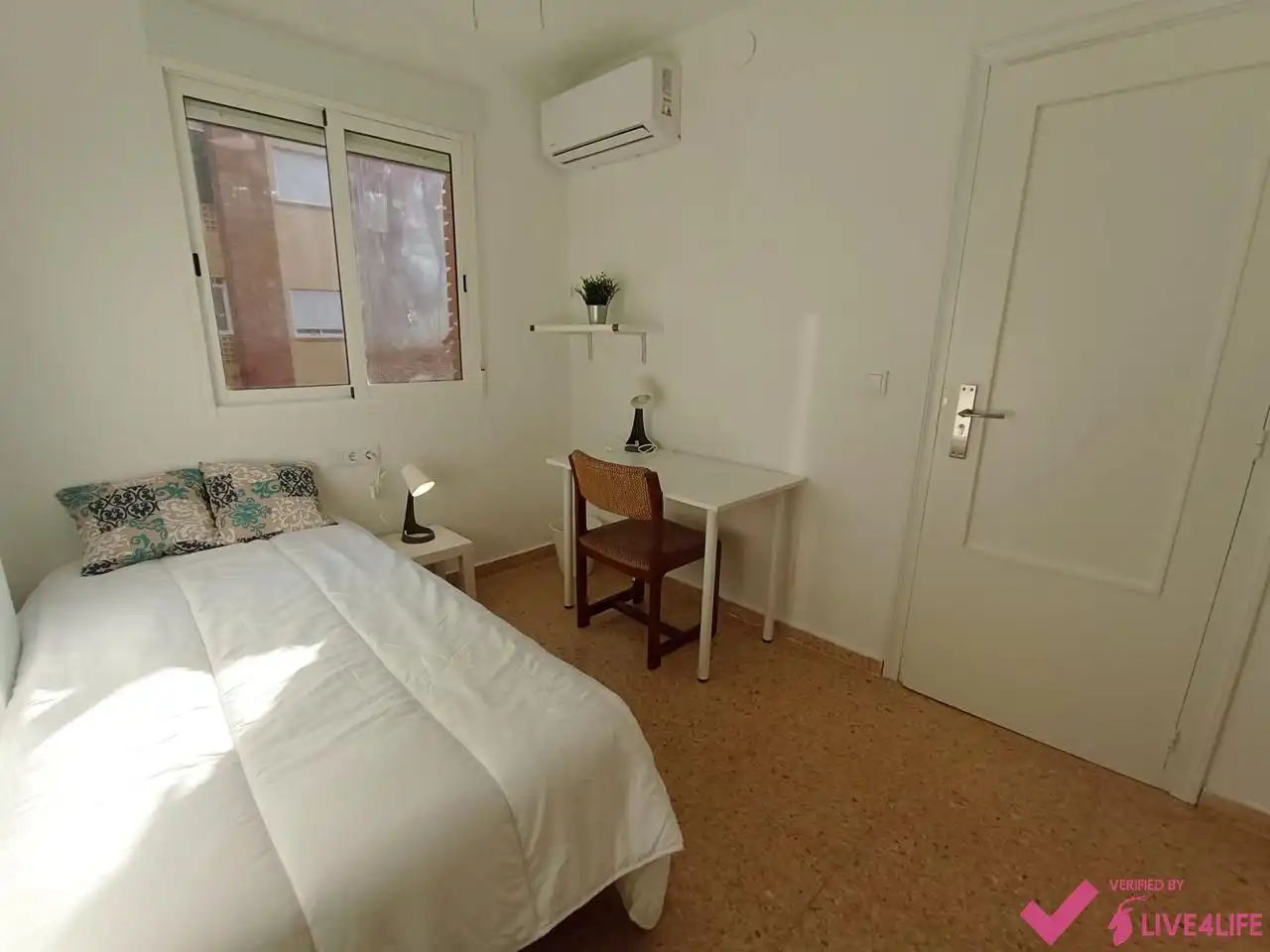 Habitación de Piso de alquiler en Burjassot con Aire acondicionado, Terraza y Amueblado