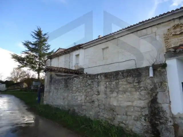 Vista exterior de Casa o xalet en venda en Merindad de Cuesta-Urria amb Jardí privat, Traster i Moblat