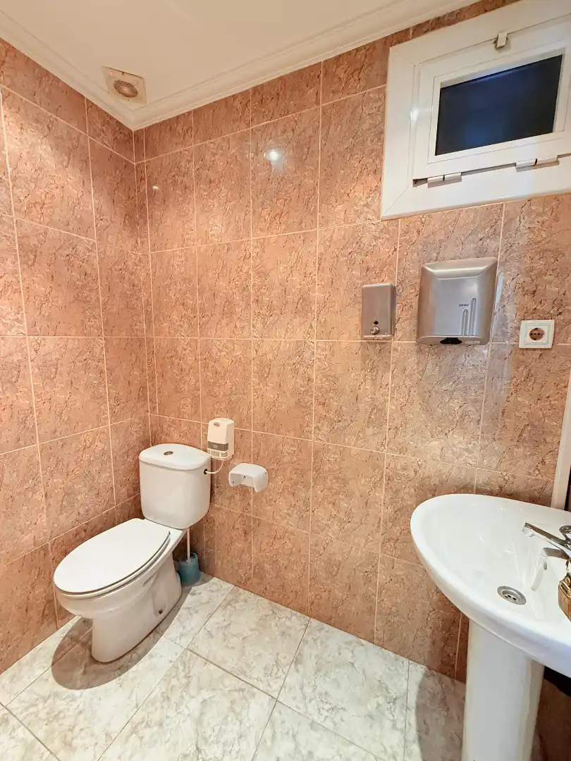 Baño de Local de alquiler en Tarragona con Amueblado