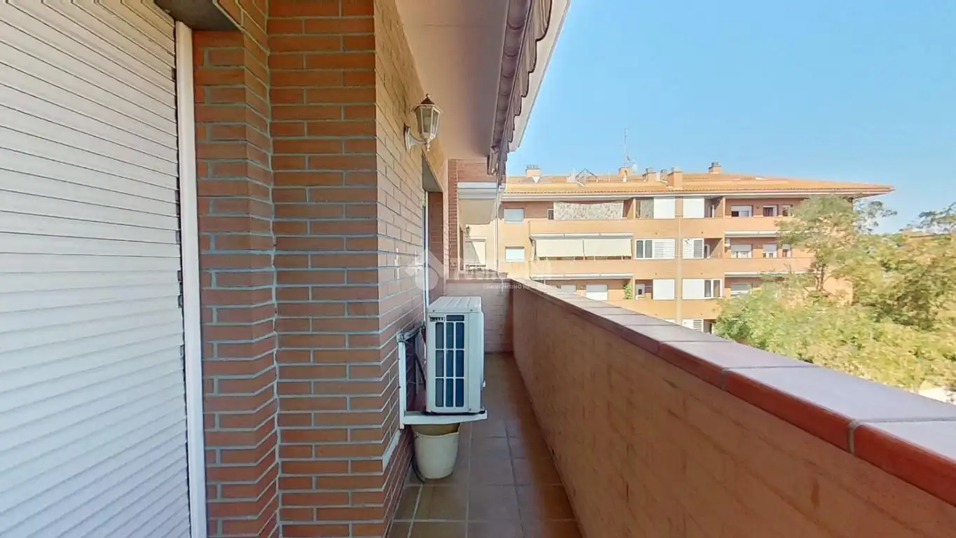 Vista exterior de Pis en venda en Ripollet amb Balcó