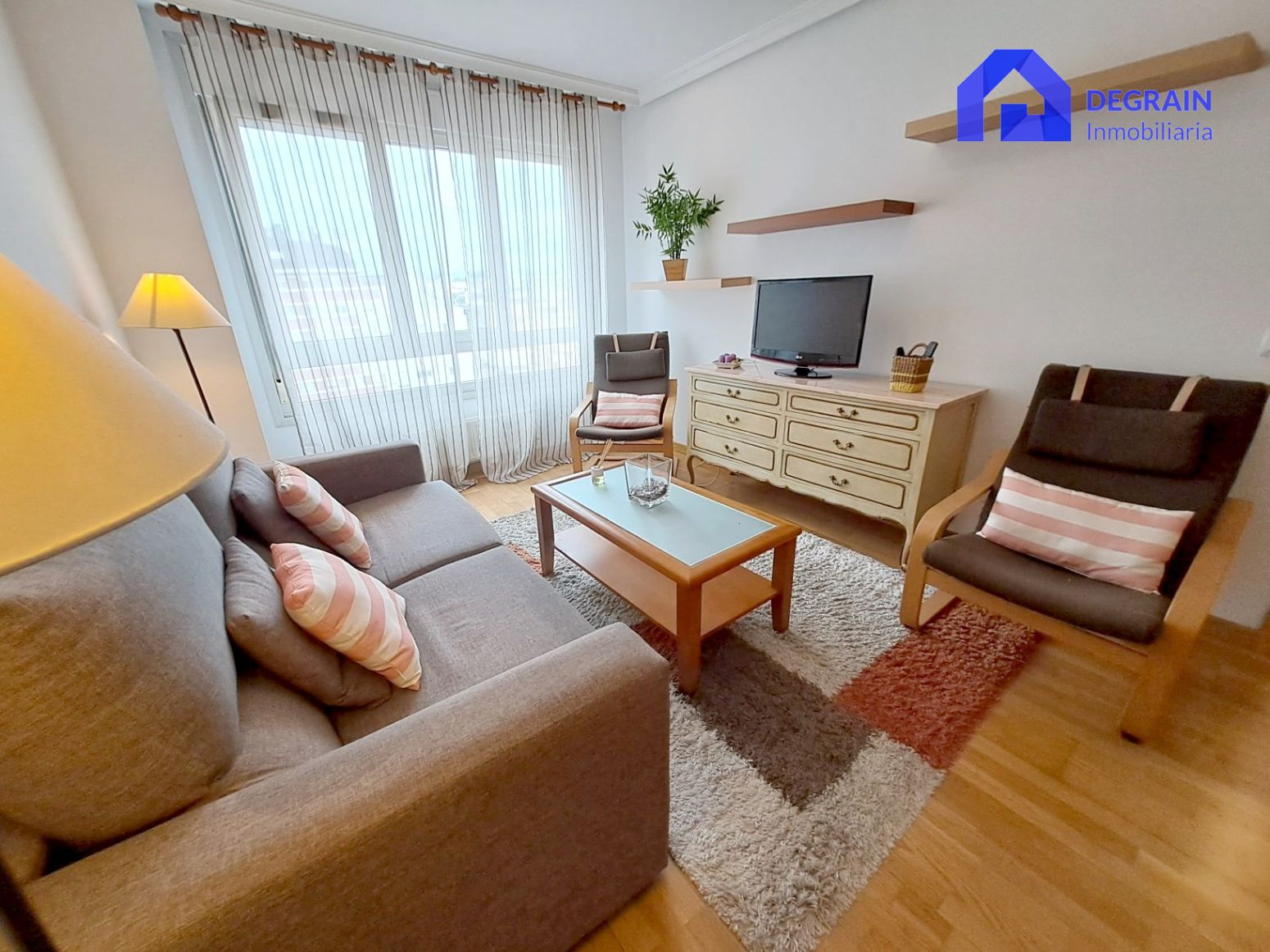 Living room of Flat for sale in Oviedo   with Heating, Parquet flooring and Storage room