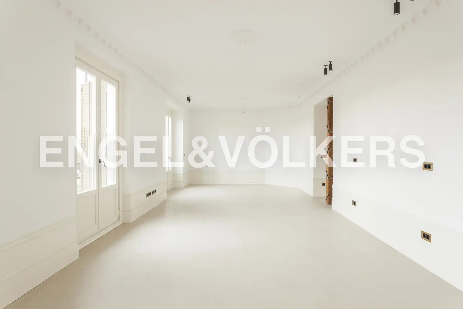 Wohnzimmer von Dachboden zur Miete in Madrid mit Klimaanlage, Heizung und Balkon