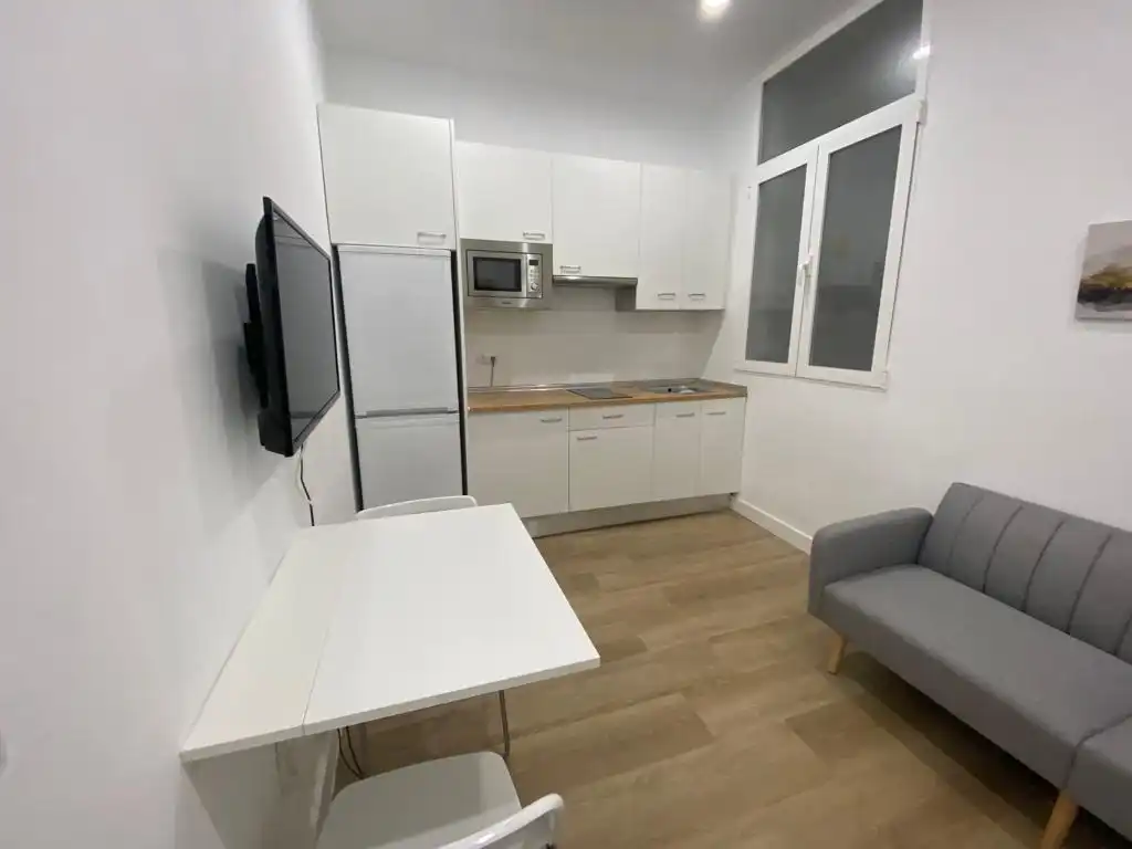 Cuina de Apartament de lloguer en Madrid amb Moblat