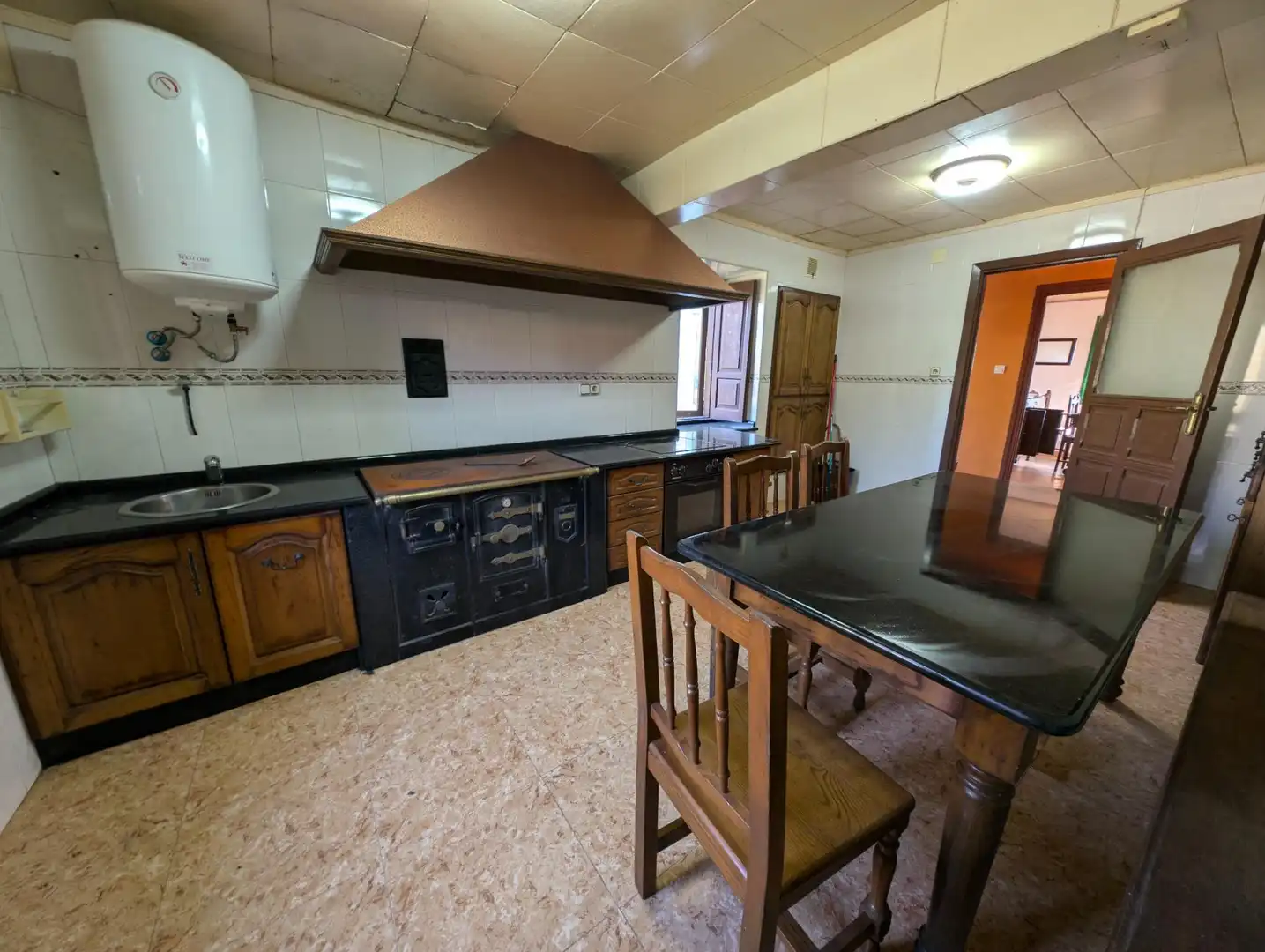 Cocina de Casa o chalet en venta en Salas con Jardín privado, Terraza y Trastero