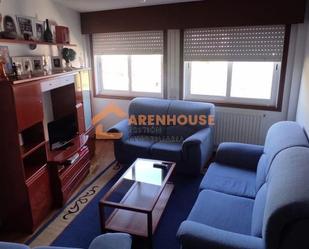 Sala d'estar de Apartament en venda en O Carballiño   amb Parquet, Moblat i Balcó