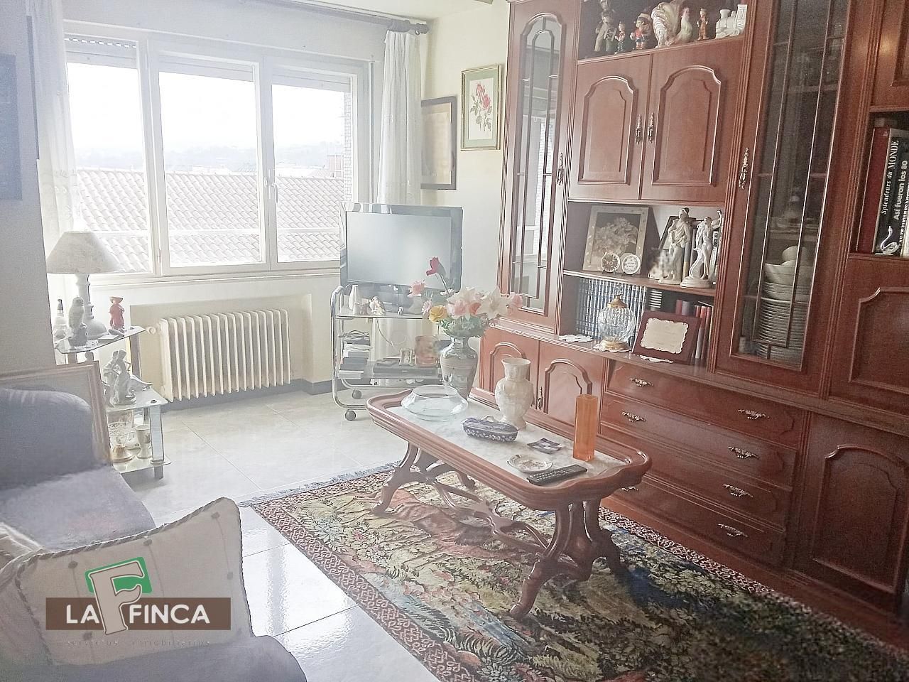 Living room of Flat for sale in Oviedo   with Heating and Furnished