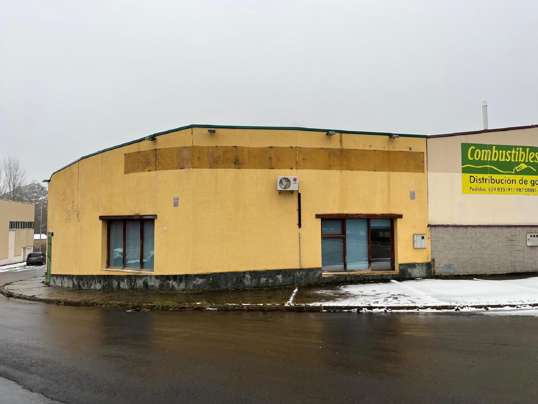 Exterior view of Industrial buildings for sale in La Pola de Gordón 
