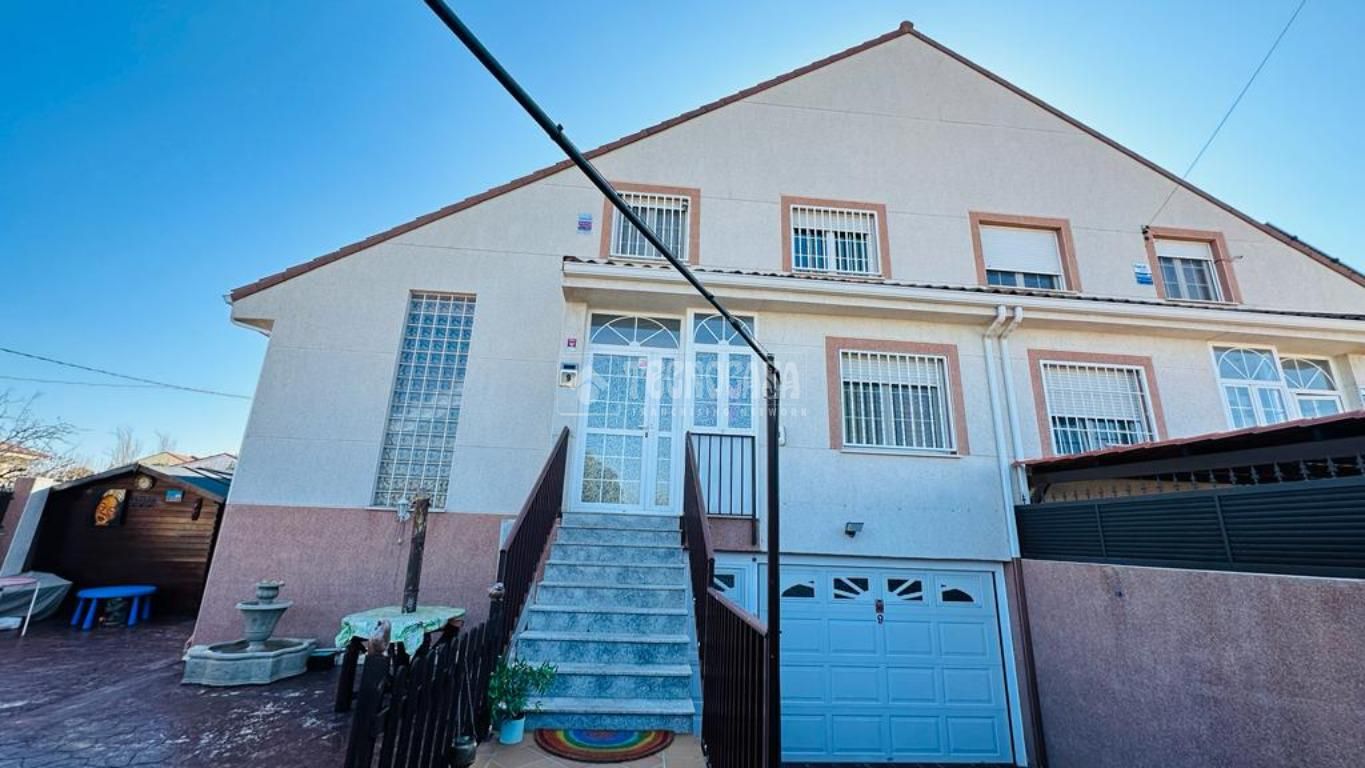 Exterior view of Single-family semi-detached for sale in El Álamo  with Air Conditioner, Heating and Private garden