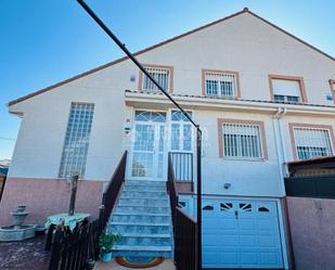 Exterior view of Single-family semi-detached for sale in El Álamo  with Air Conditioner and Swimming Pool