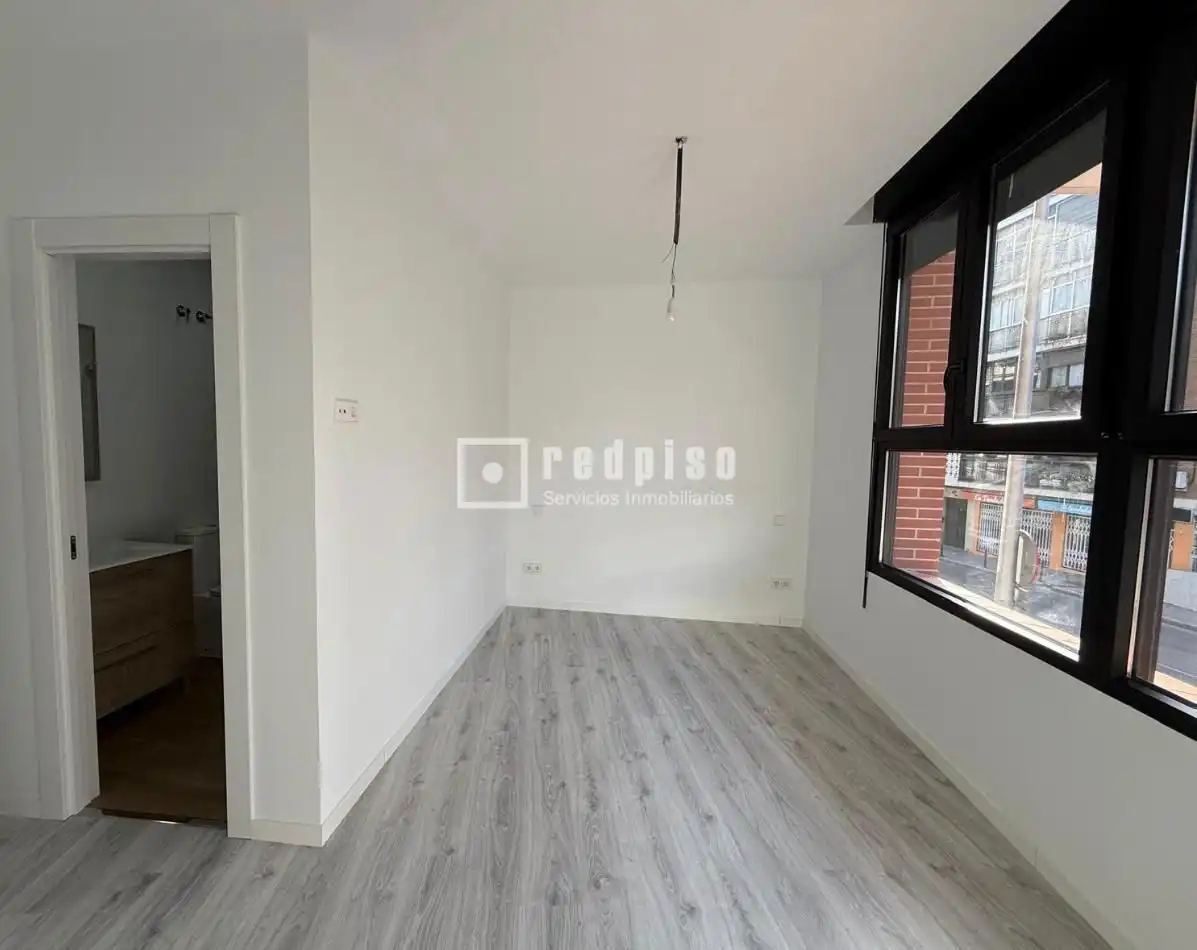 Habitación de Piso en venta en Madrid con Calefacción y Trastero
