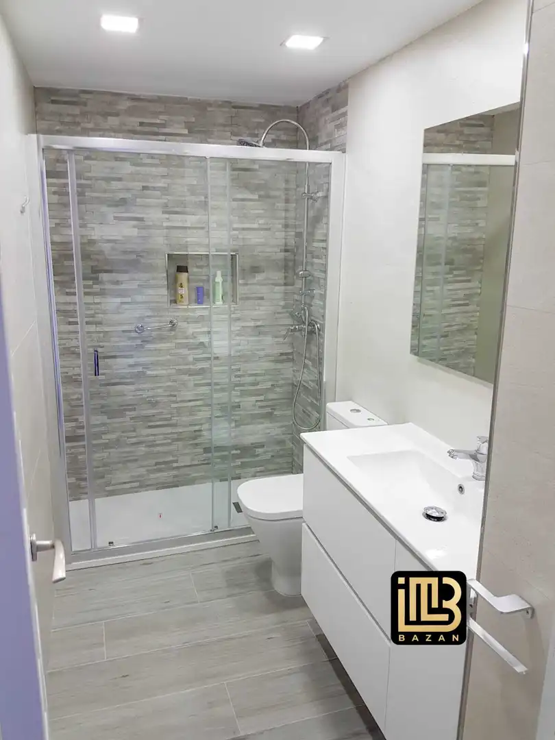 Badezimmer von Wohnung zur Miete in Málaga mit Klimaanlage, Heizung und Terrasse