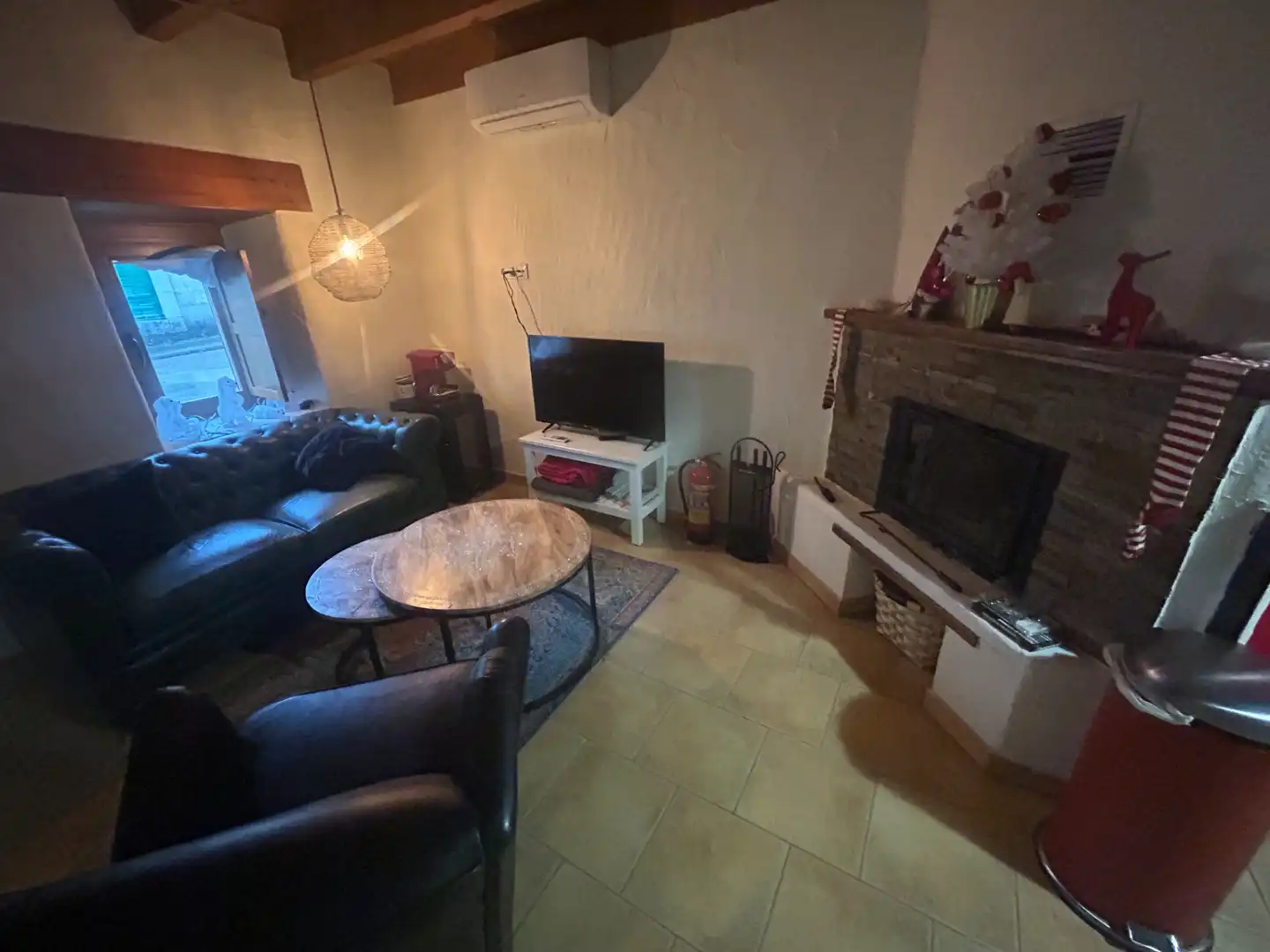 Sala d'estar de Casa adosada en venda en Bahabón amb Aire condicionat, Calefacció i Moblat
