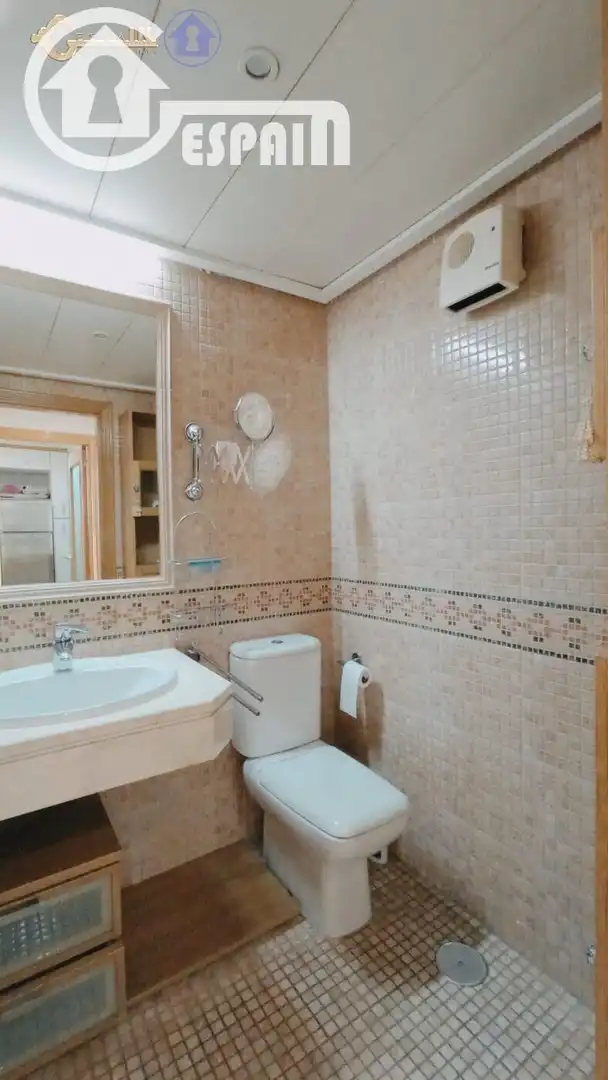 Baño de Piso en venta en Madrid con Aire acondicionado, Calefacción y Jardín privado