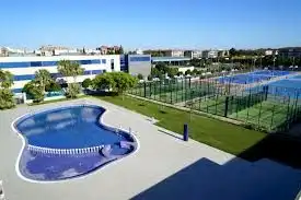 Piscina de Local en venta en Benetússer