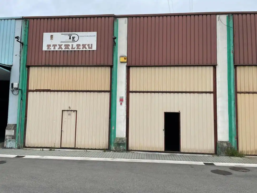 Außenansicht von Fabrikhallen zur Miete in Lazkao